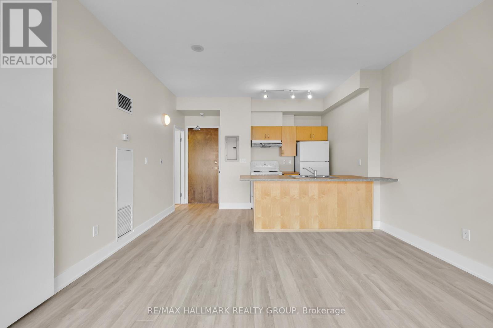 210 - 180 York Street