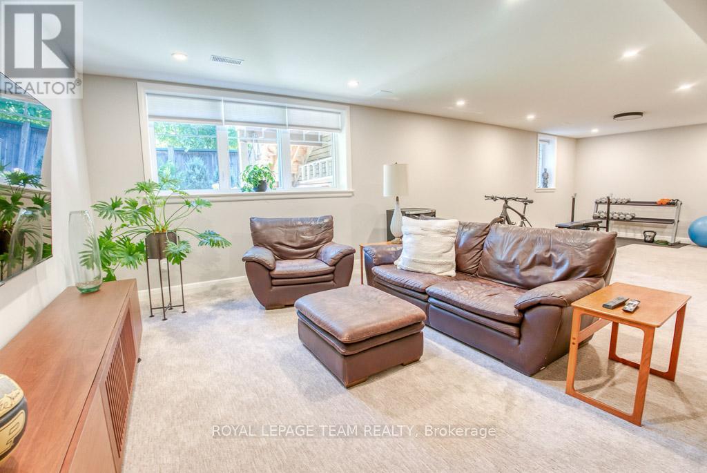 107 Kitsilano Court