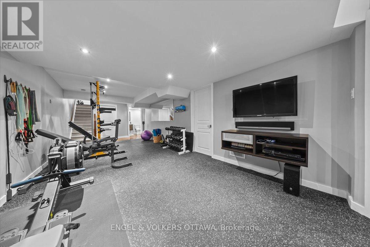 1003 Markwick Crescent