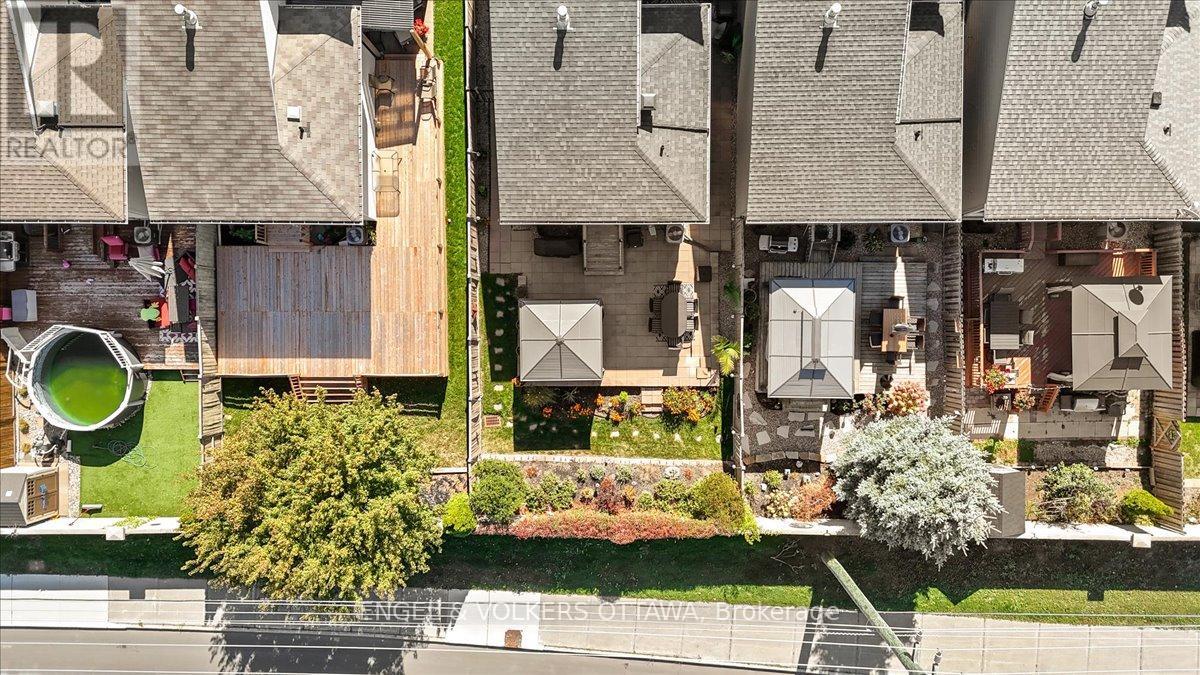 1003 Markwick Crescent