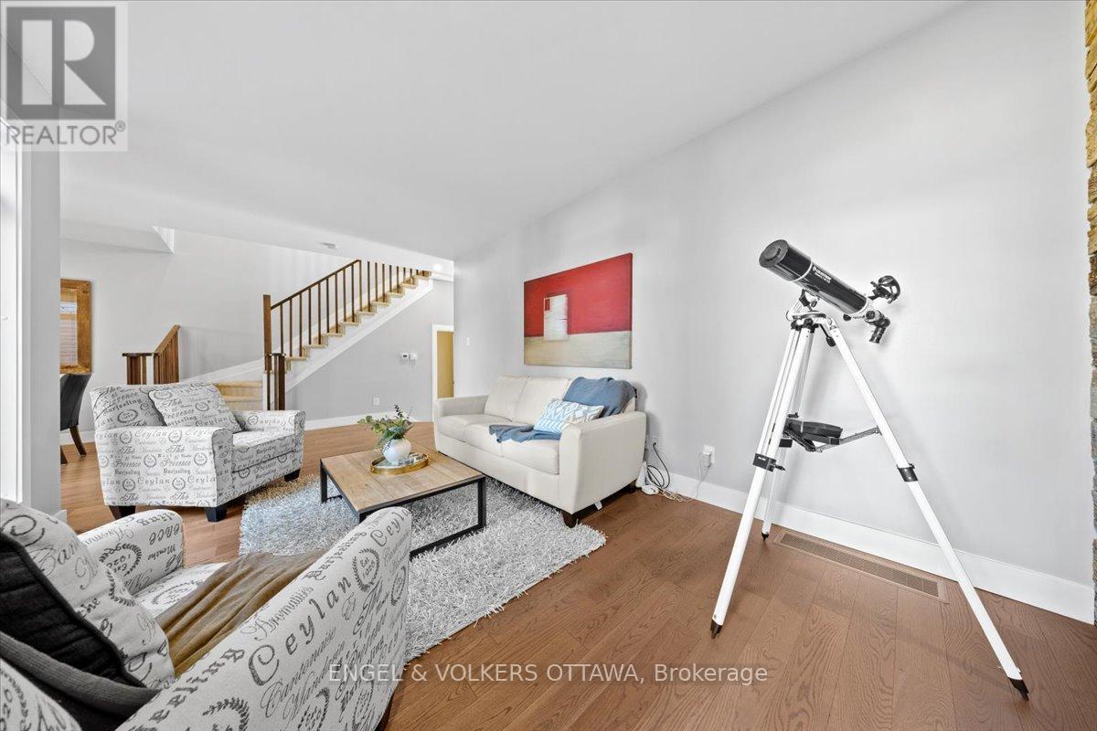 1003 Markwick Crescent