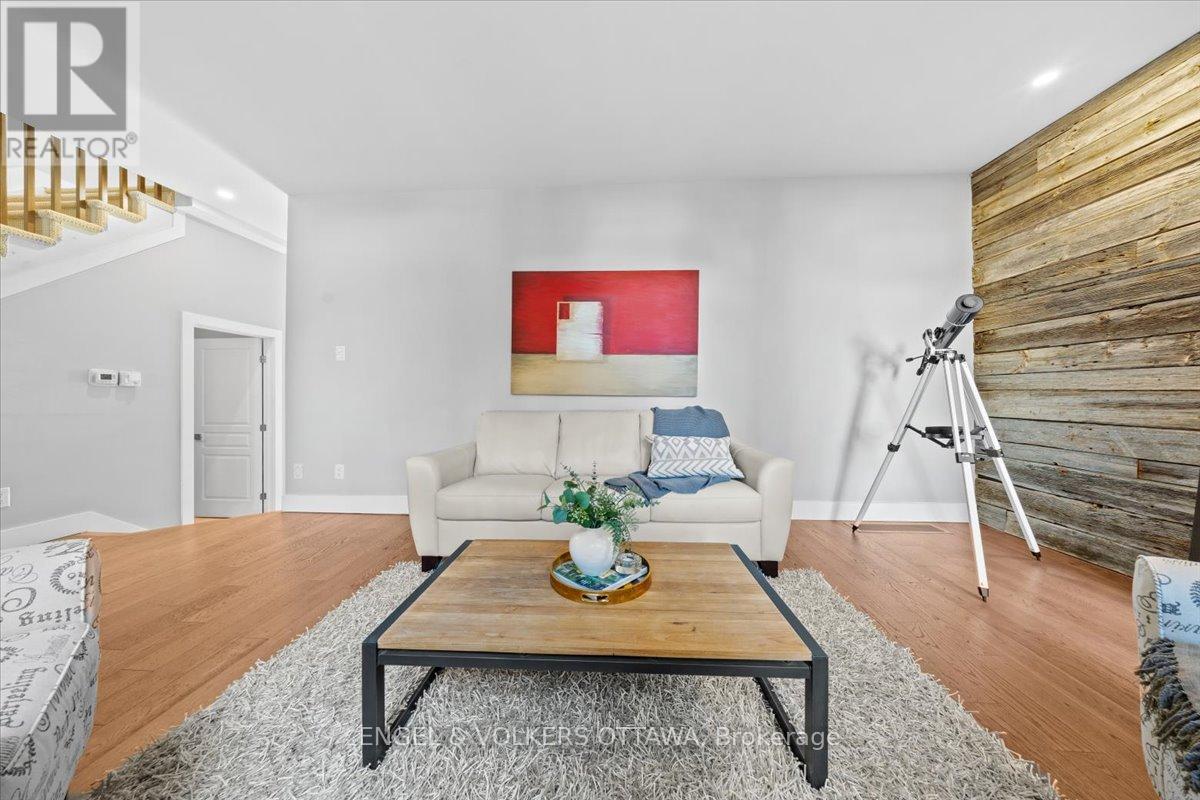 1003 Markwick Crescent