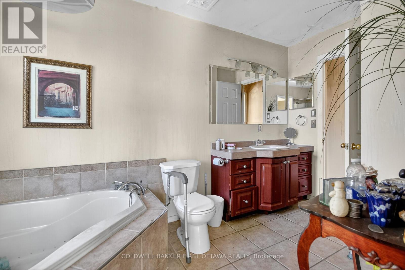 5228 Mclean Crescent