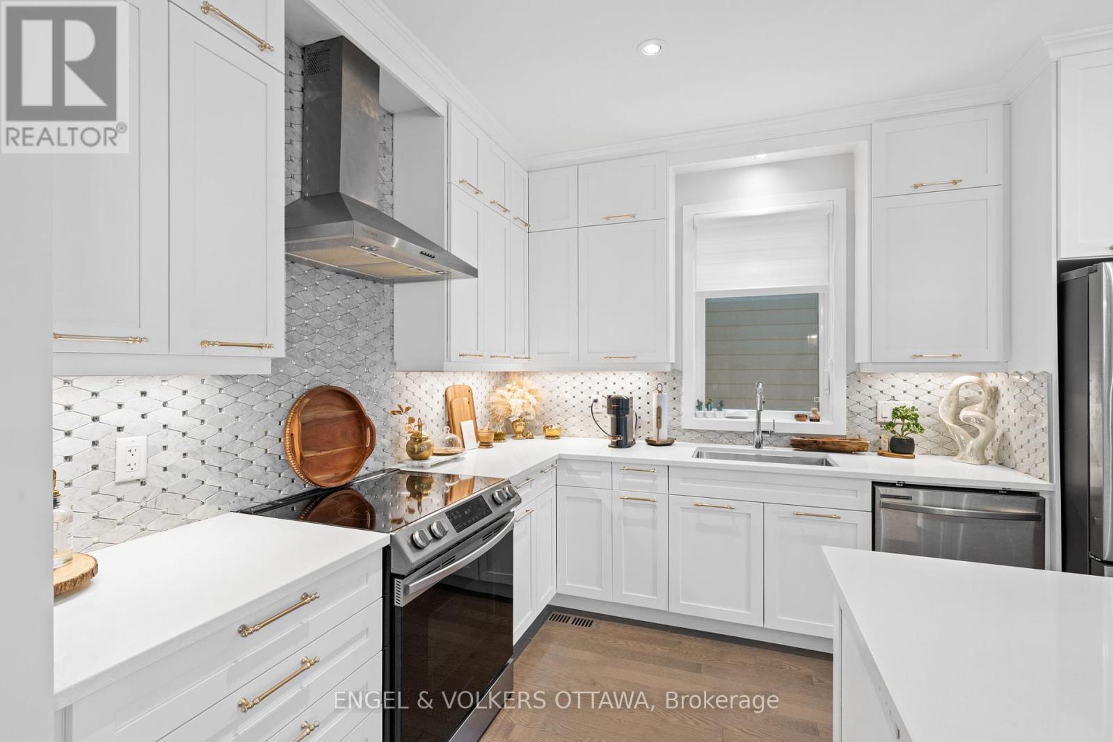 933 Islington Way