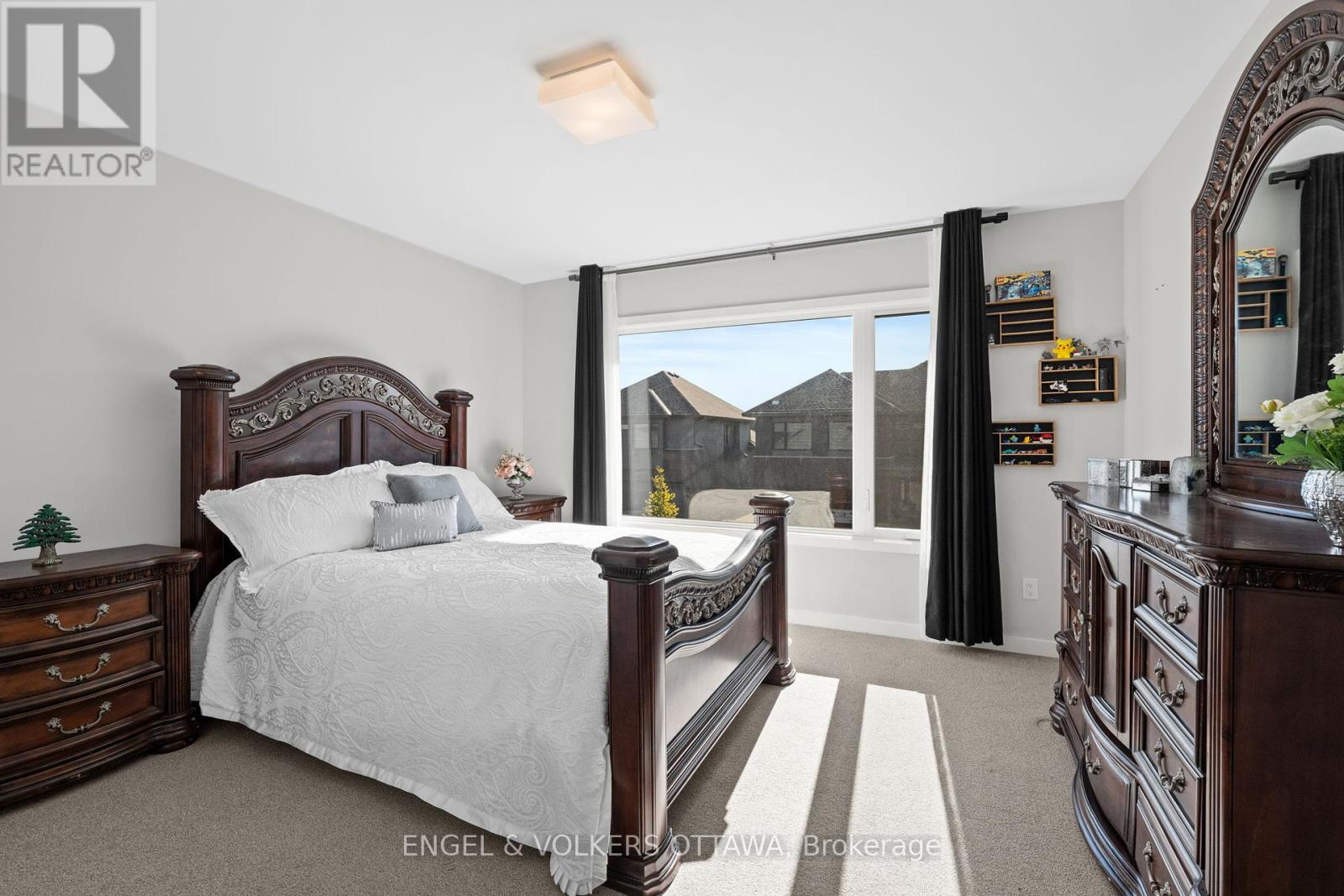 933 Islington Way