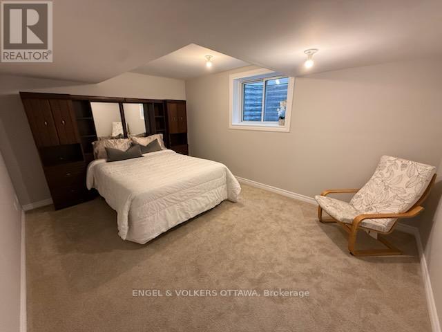 933 Islington Way