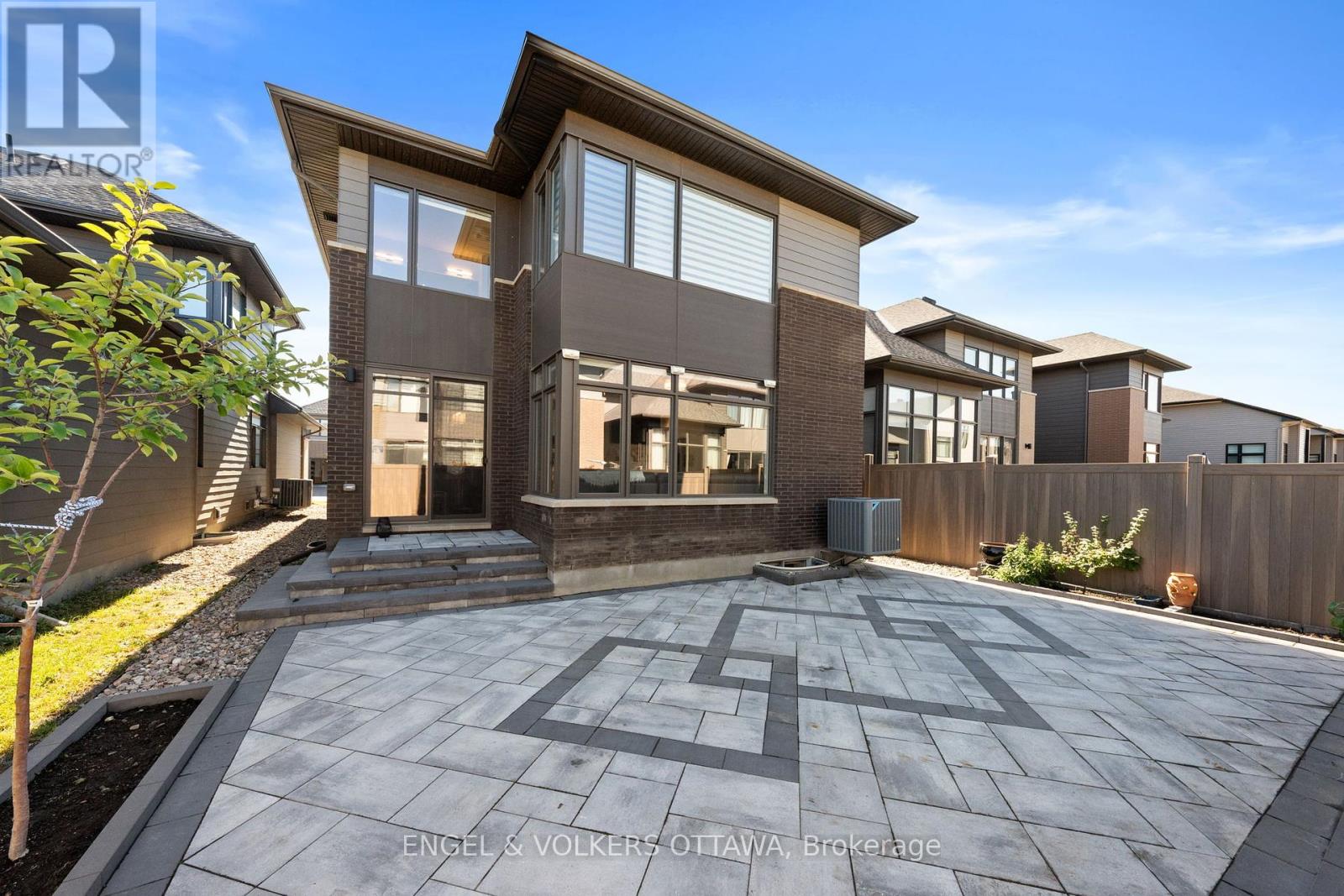 933 Islington Way