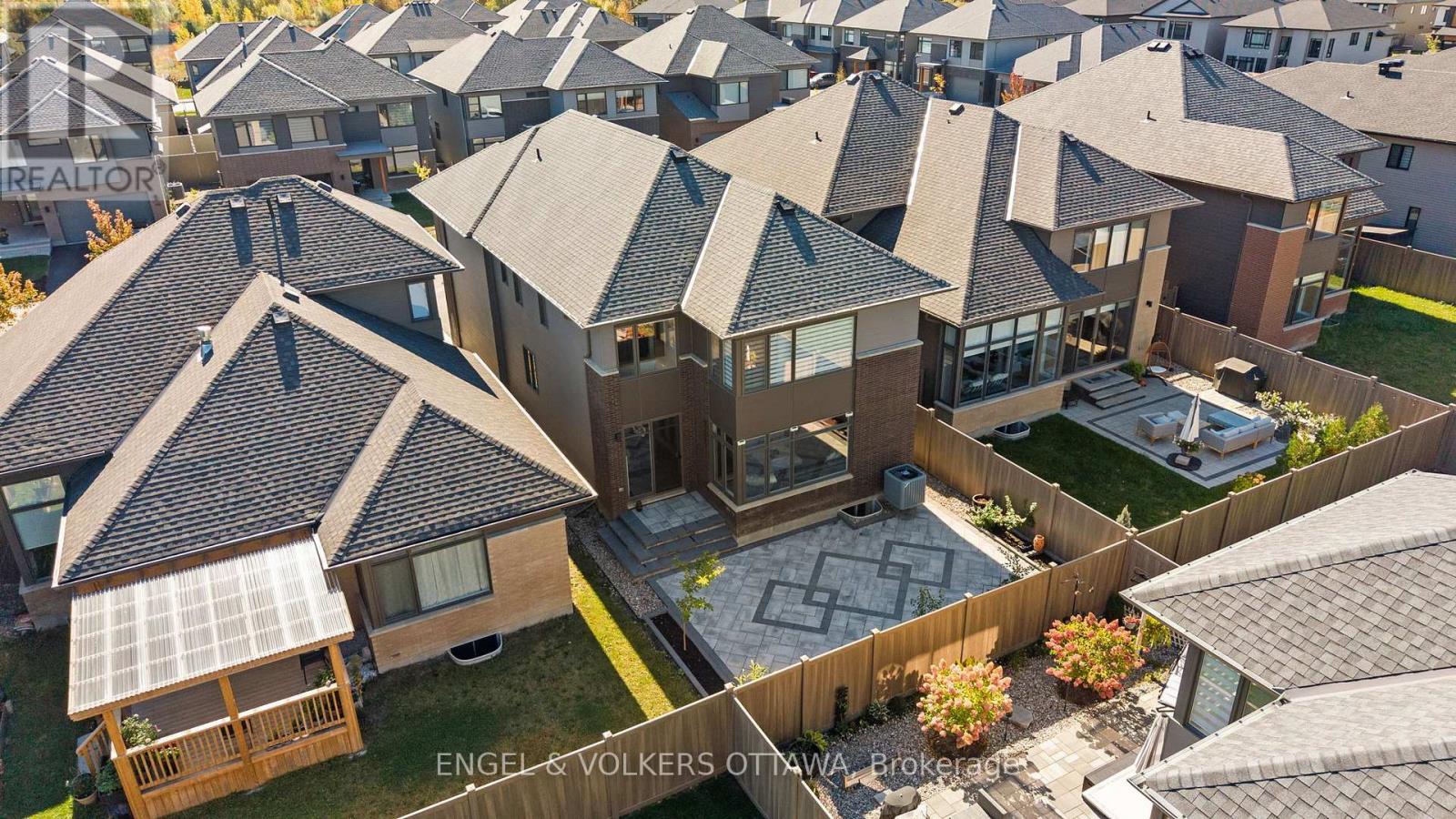 933 Islington Way