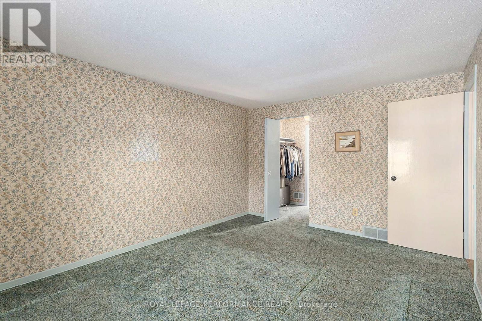 1842 Playfair Drive