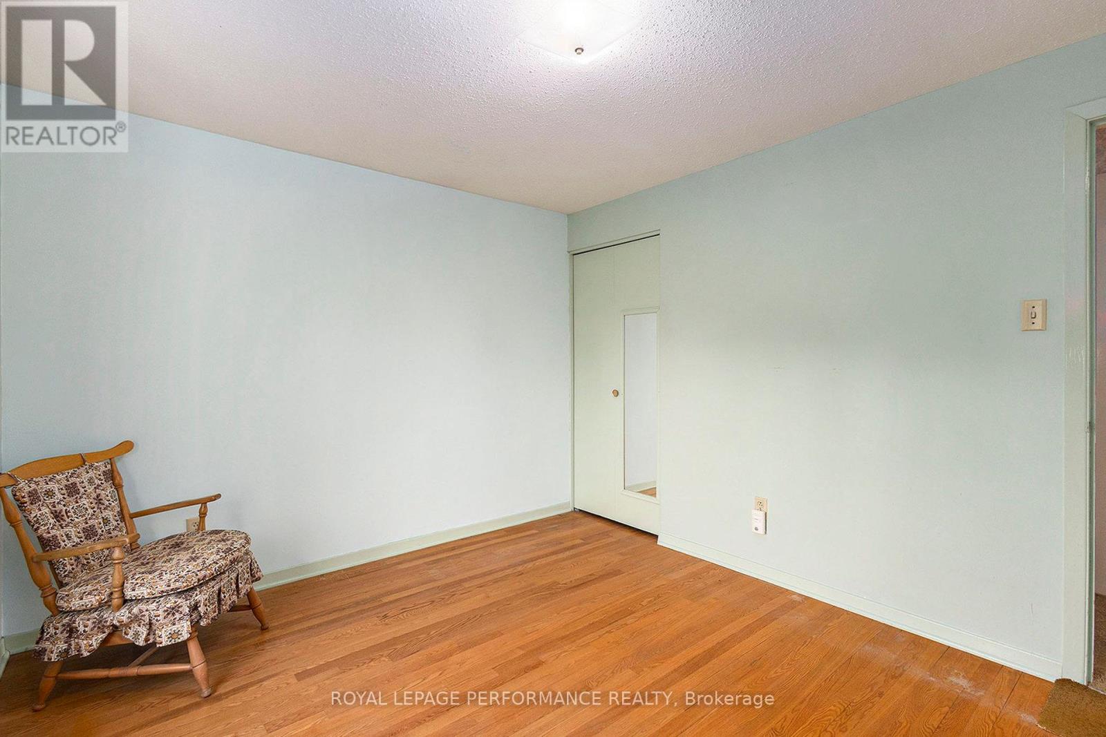 1842 Playfair Drive