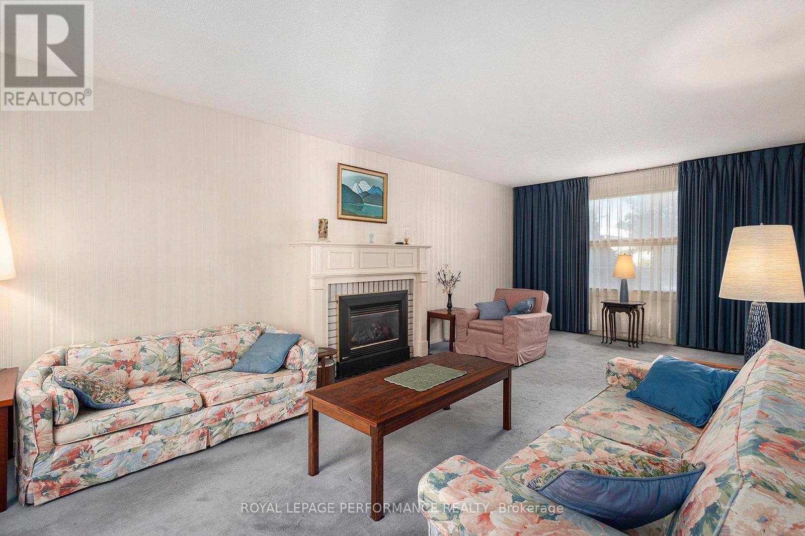 1842 Playfair Drive