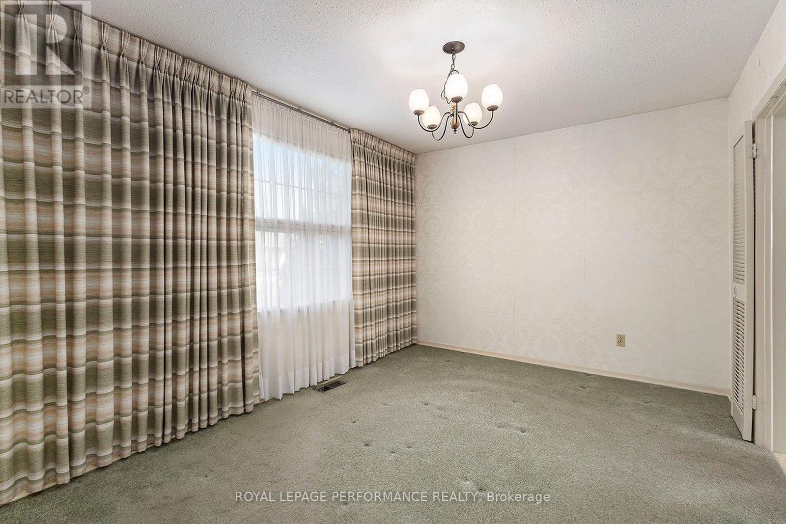 1842 Playfair Drive