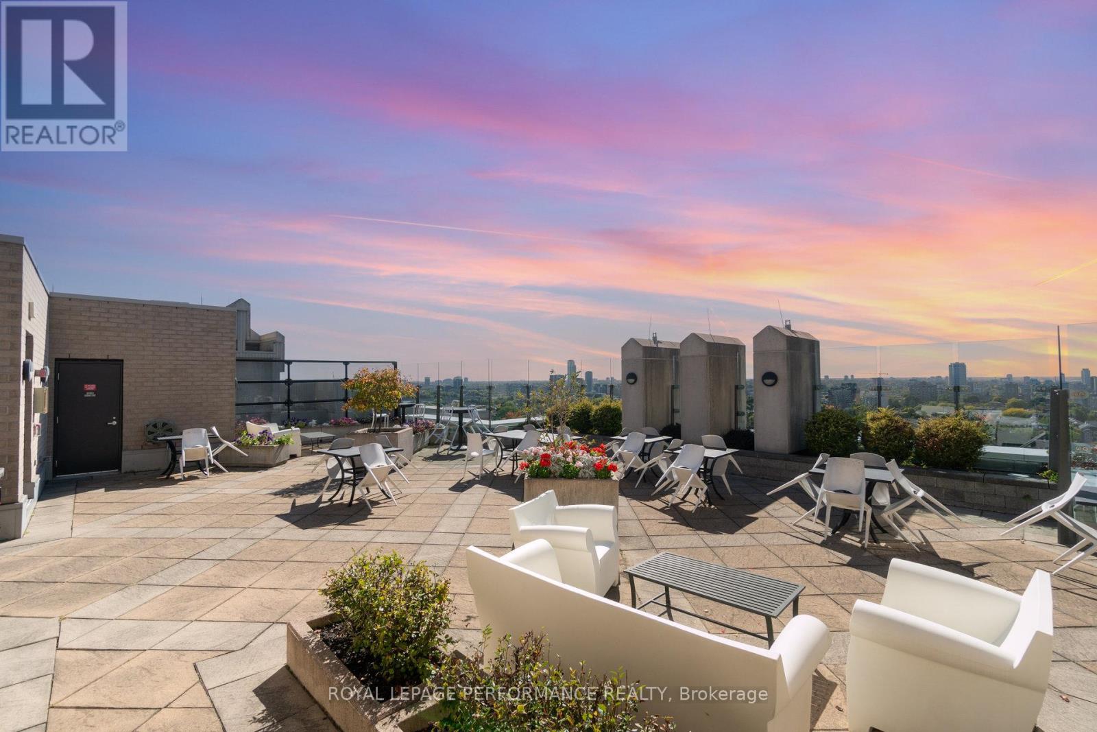 703 - 245 Kent Street