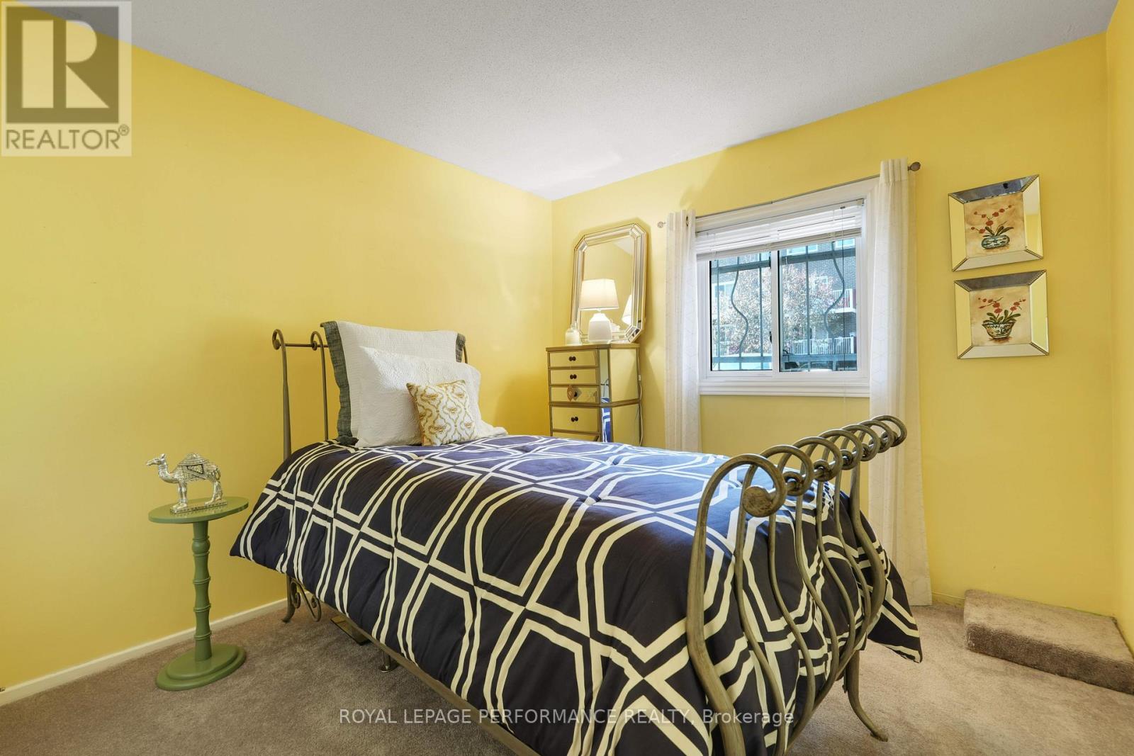 402 - 1589 St Bernard Street
