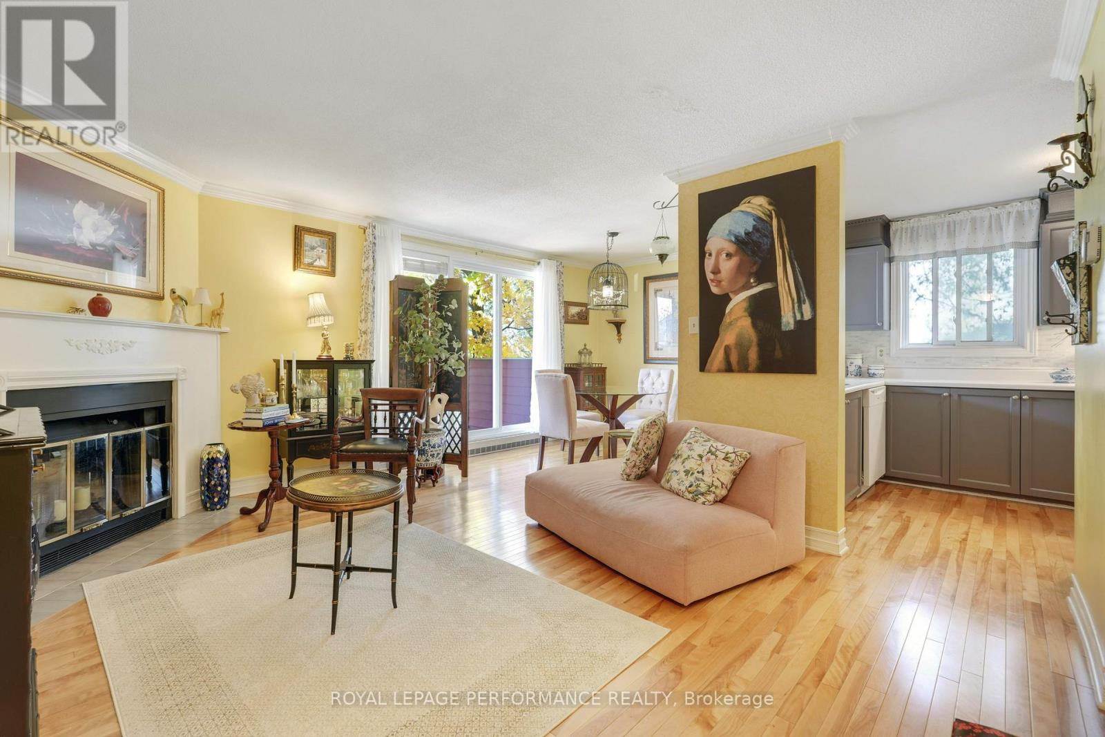 402 - 1589 St Bernard Street