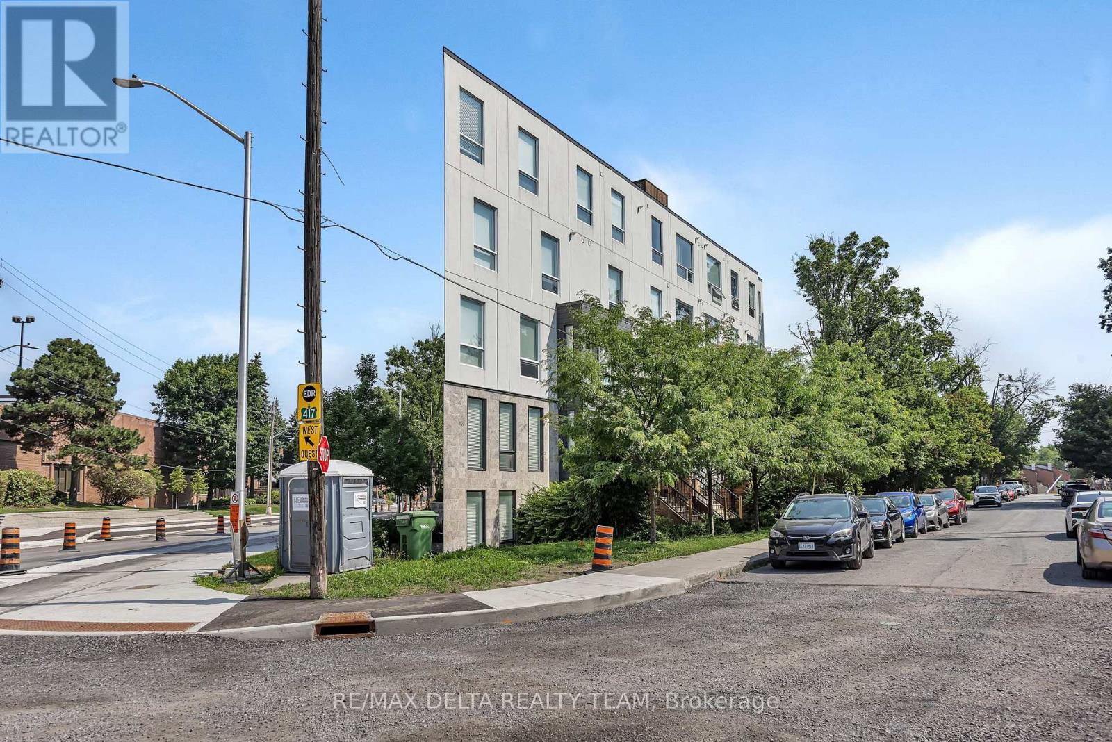 405 - 150 Greenfield Avenue
