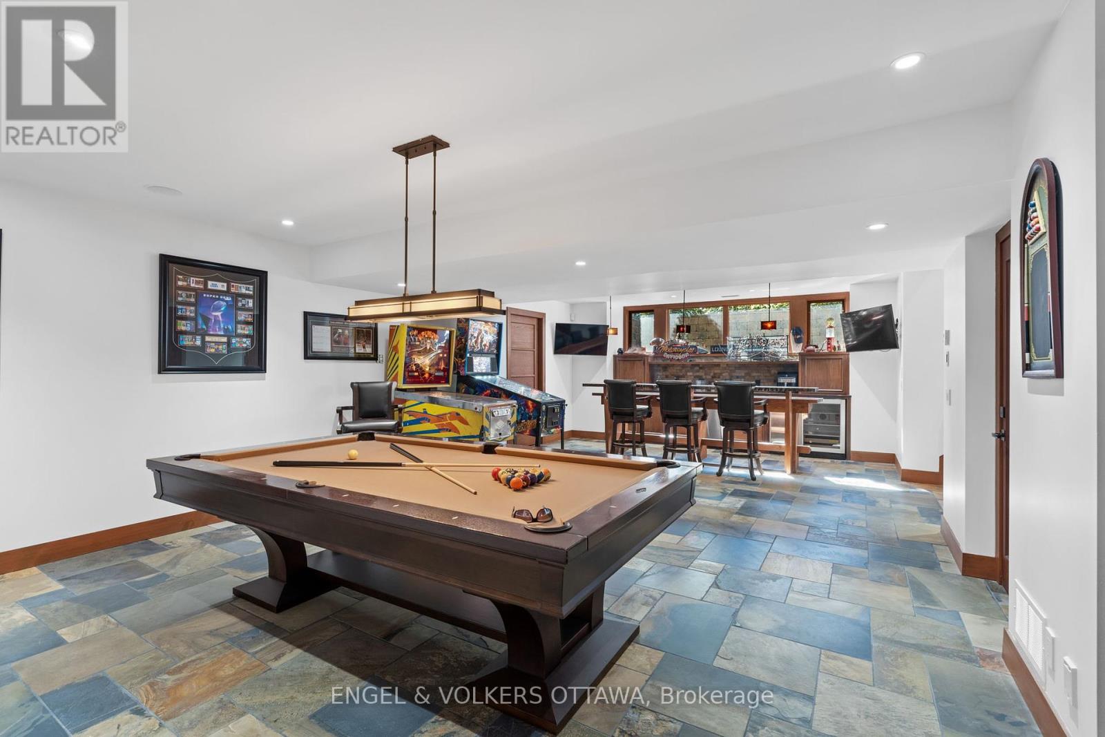 6351 Rideau Valley Drive N