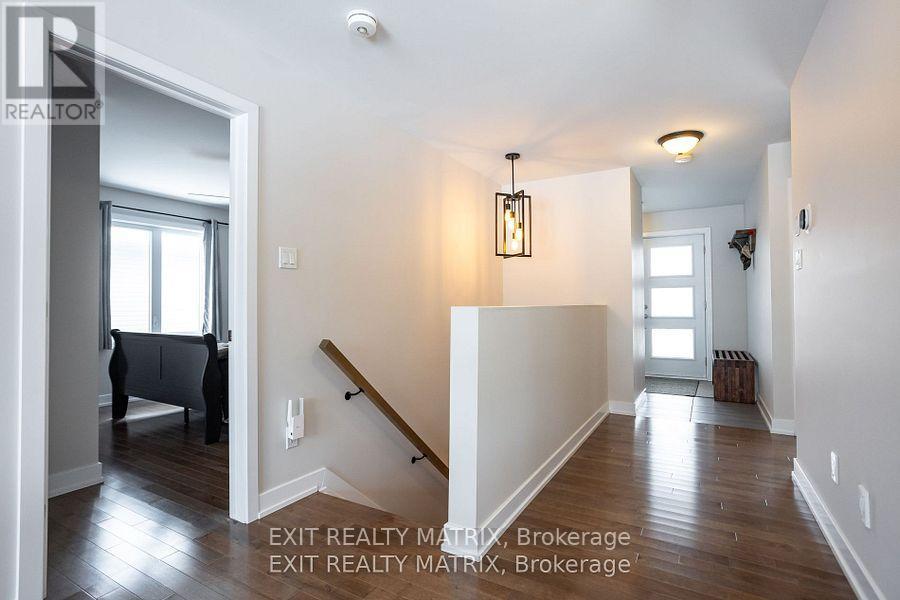 113 Argile Street E