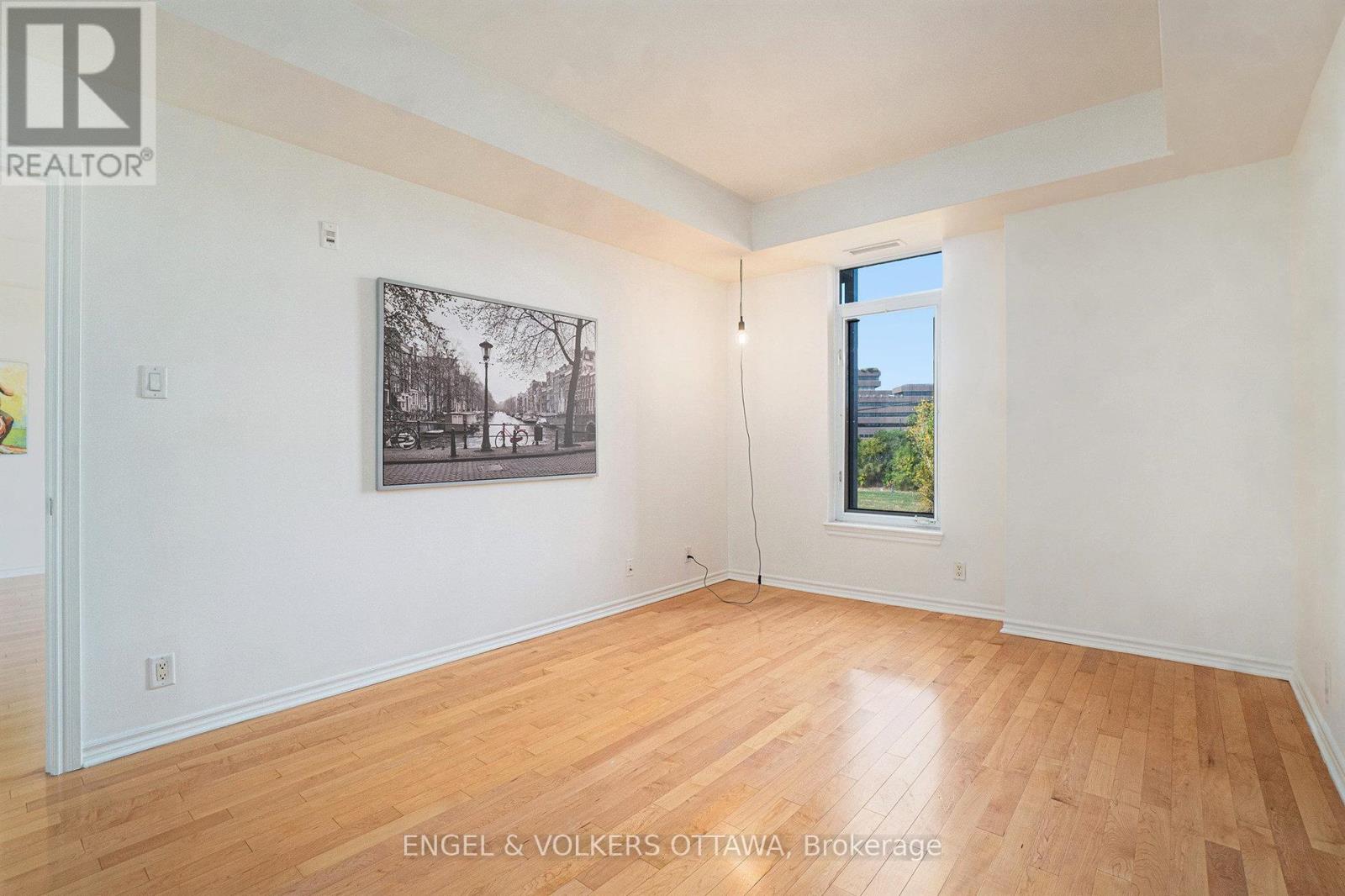 313 - 205 Bolton Street