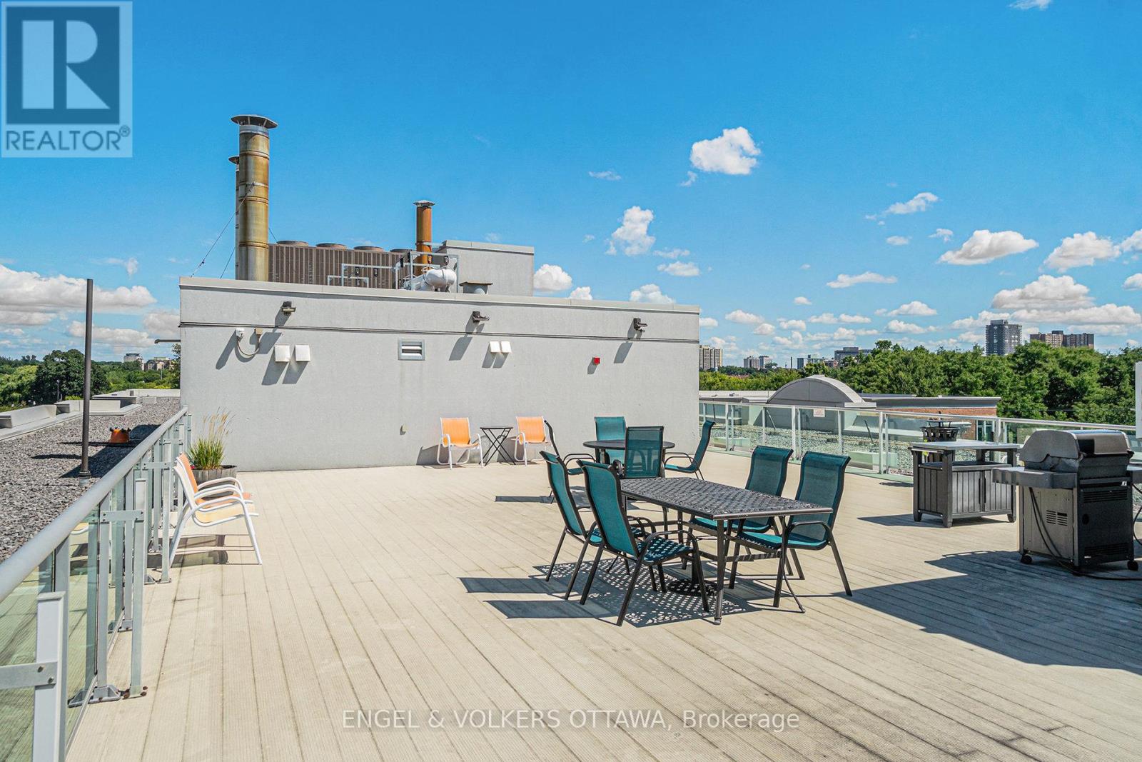 313 - 205 Bolton Street
