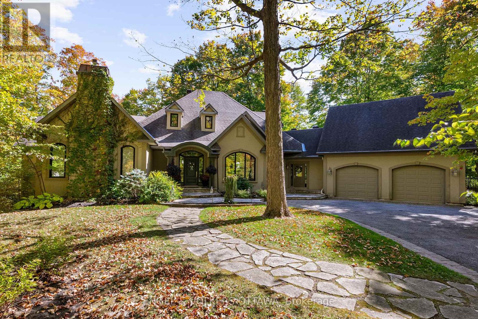 1412 Houston Crescent
