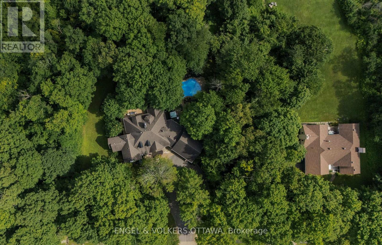 1412 Houston Crescent
