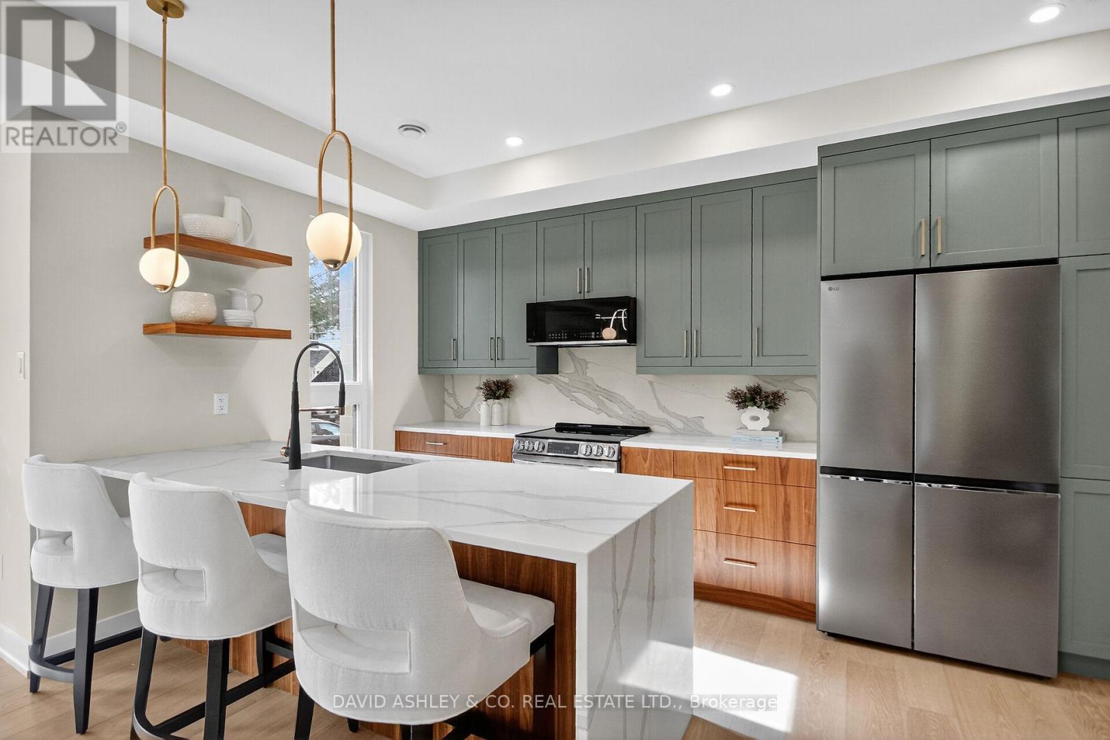 612 Tweedsmuir Avenue