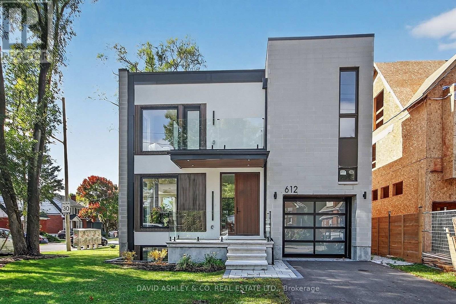 612 Tweedsmuir Avenue