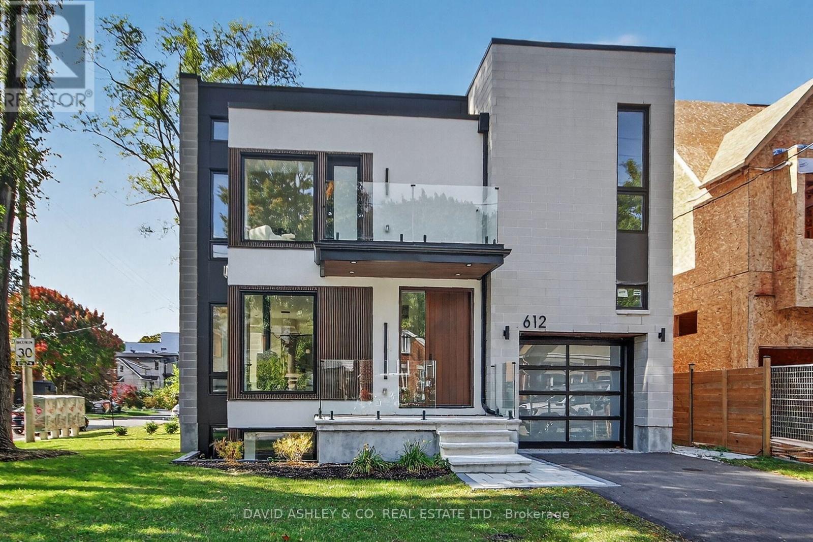 612 Tweedsmuir Avenue