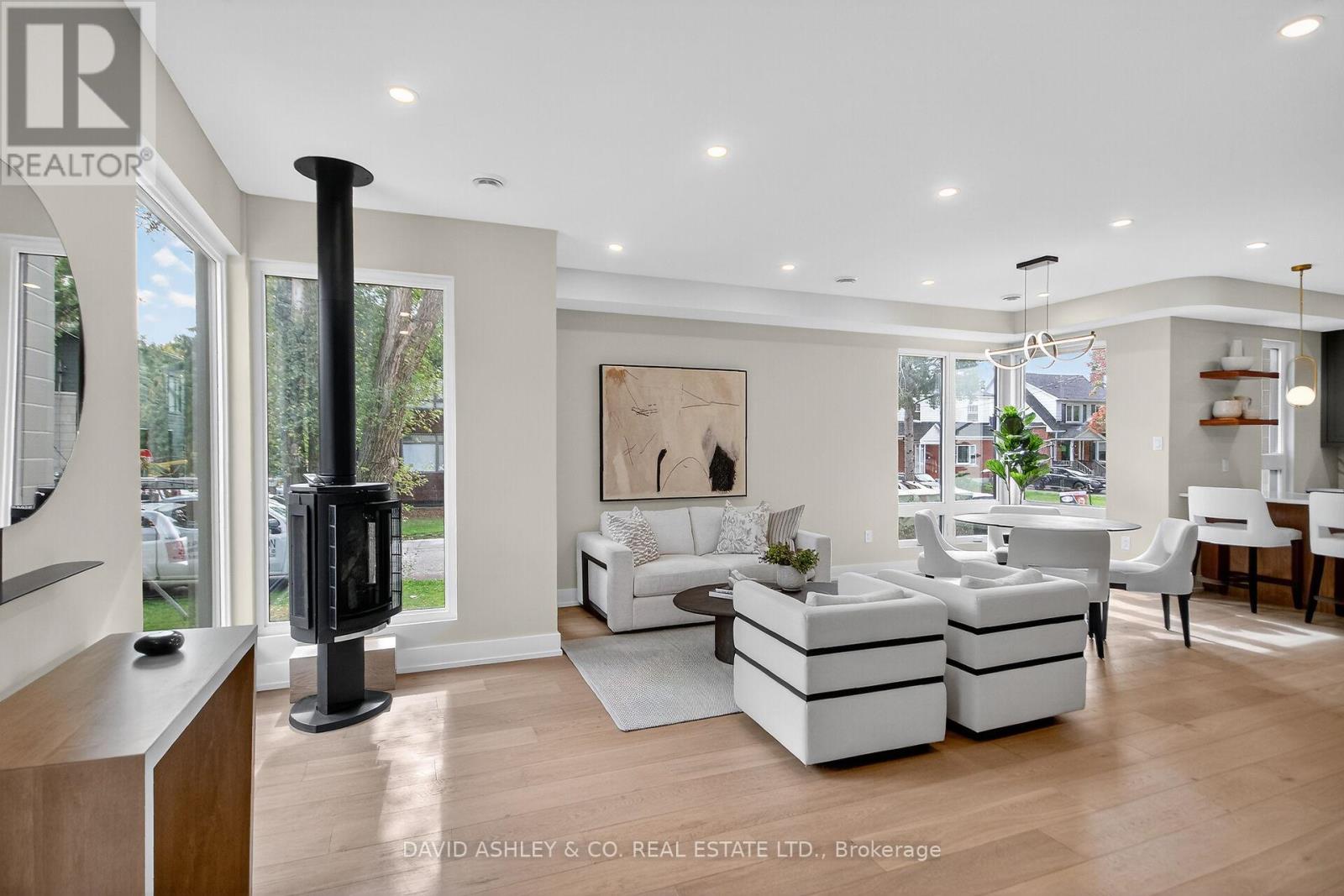 612 Tweedsmuir Avenue