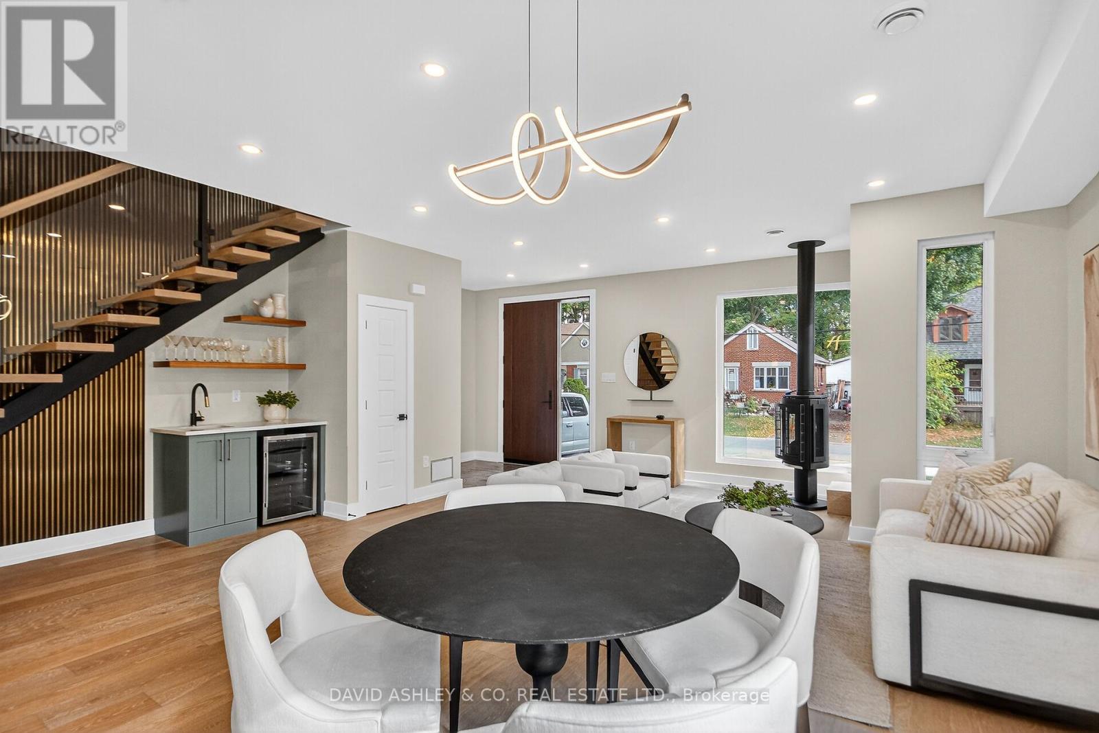 612 Tweedsmuir Avenue