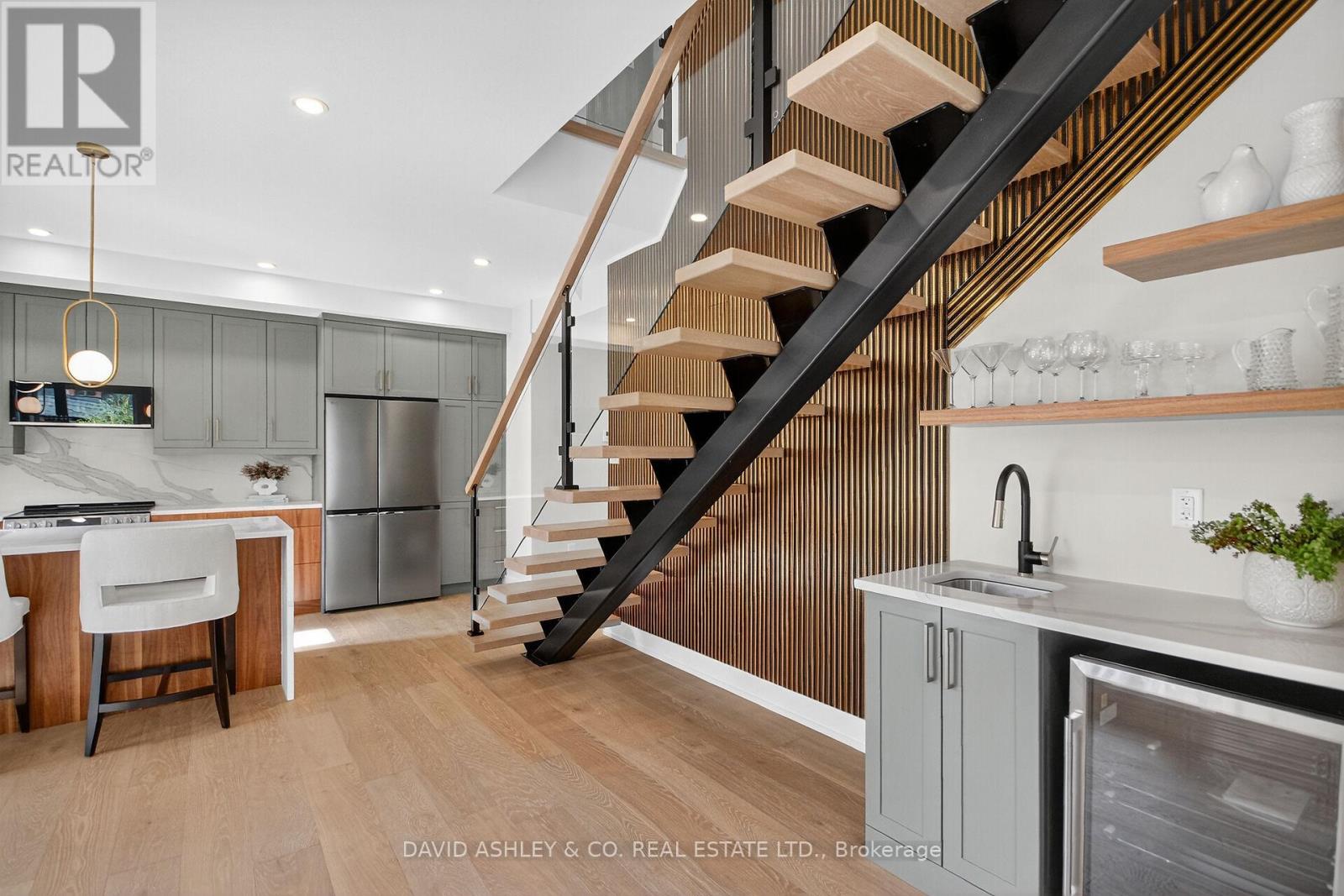 612 Tweedsmuir Avenue