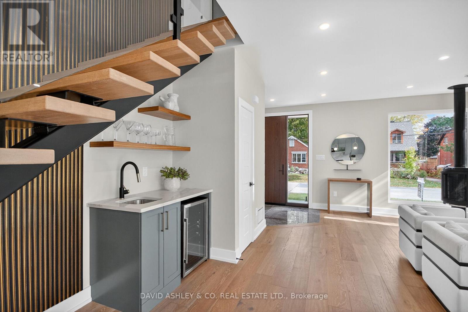 612 Tweedsmuir Avenue