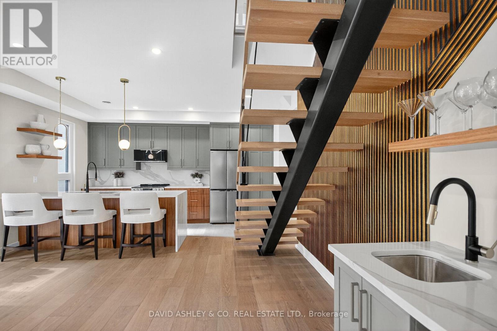 612 Tweedsmuir Avenue