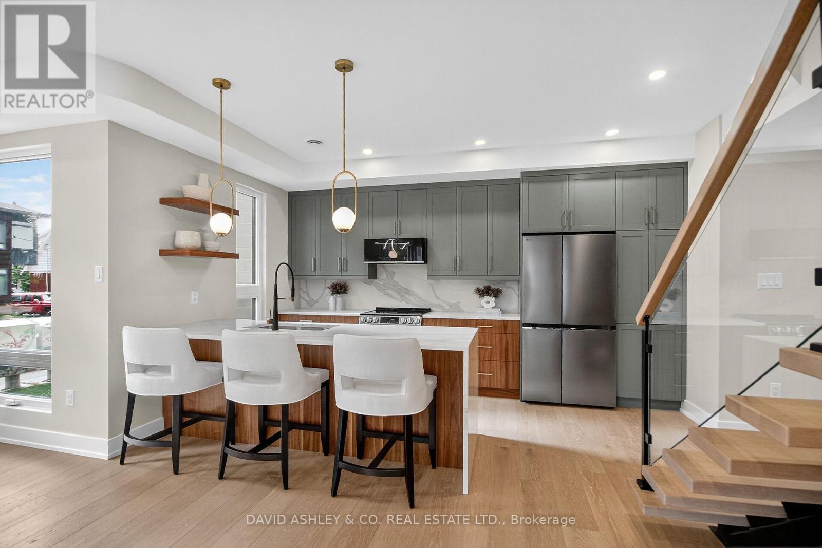 612 Tweedsmuir Avenue