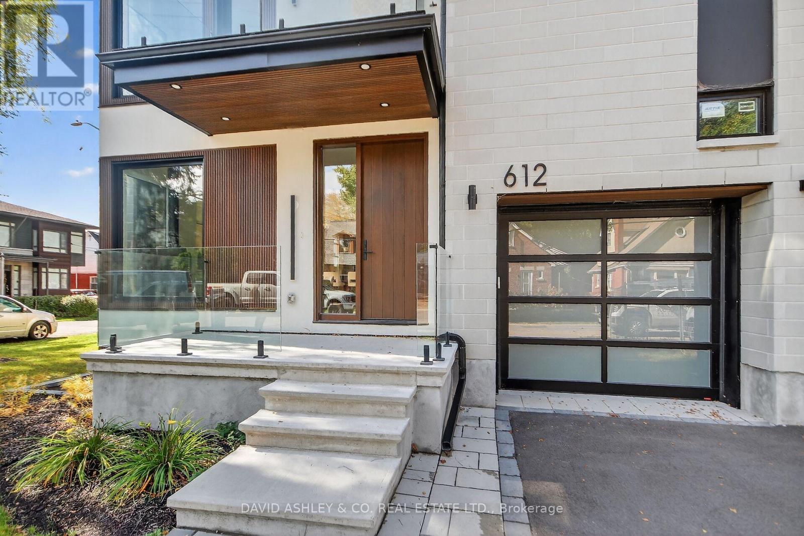 612 Tweedsmuir Avenue