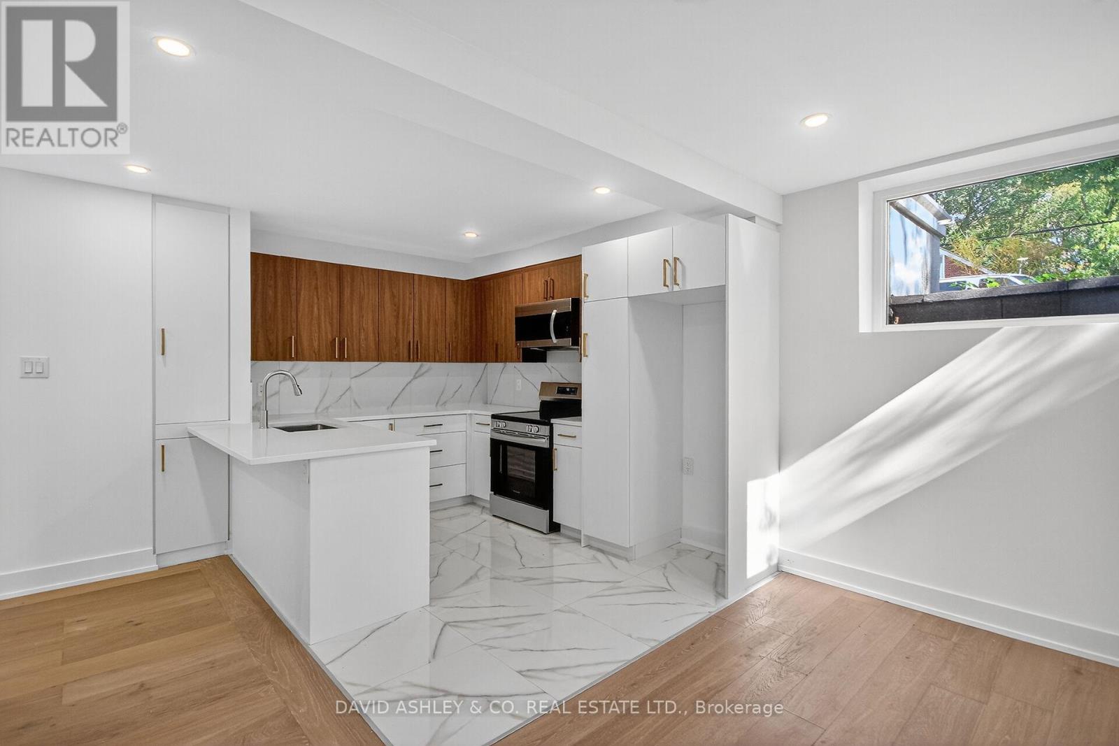 612 Tweedsmuir Avenue