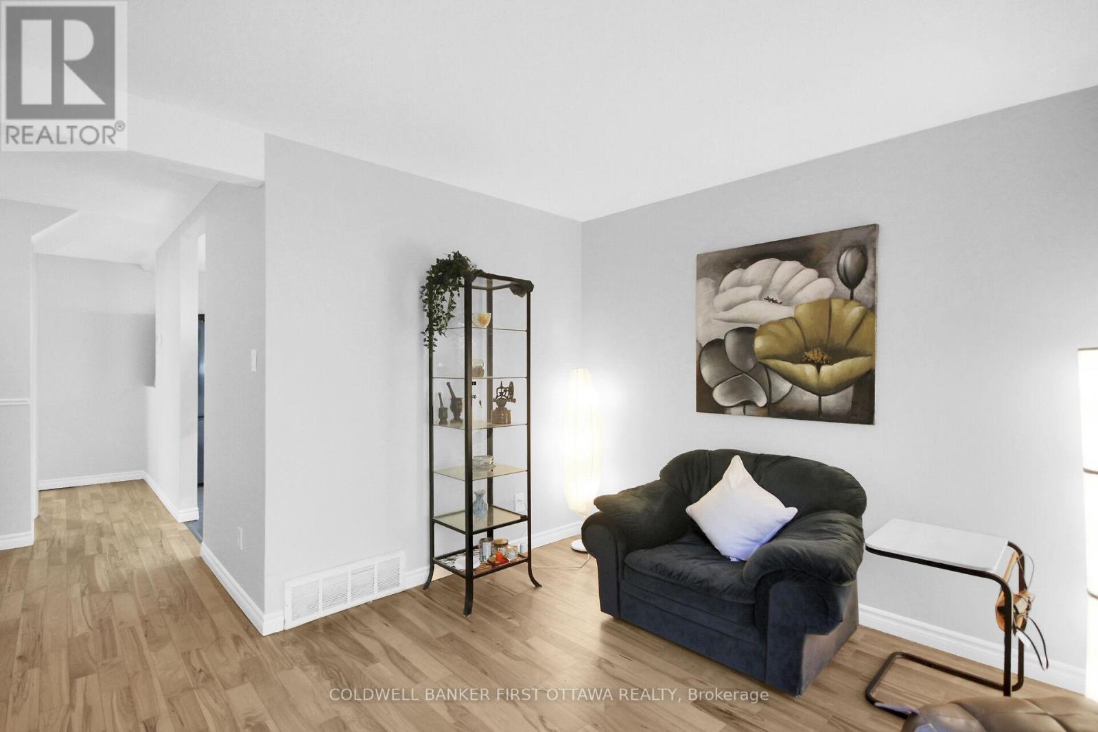 28 - 1466 Foxwell Street N