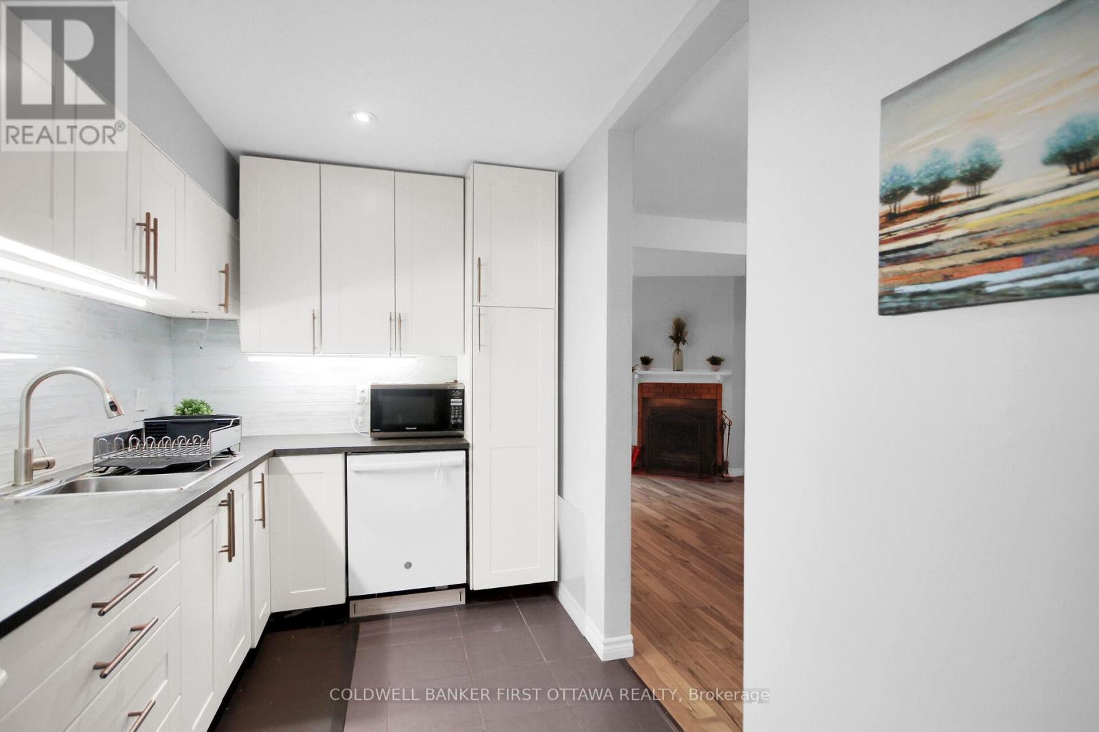 28 - 1466 Foxwell Street N