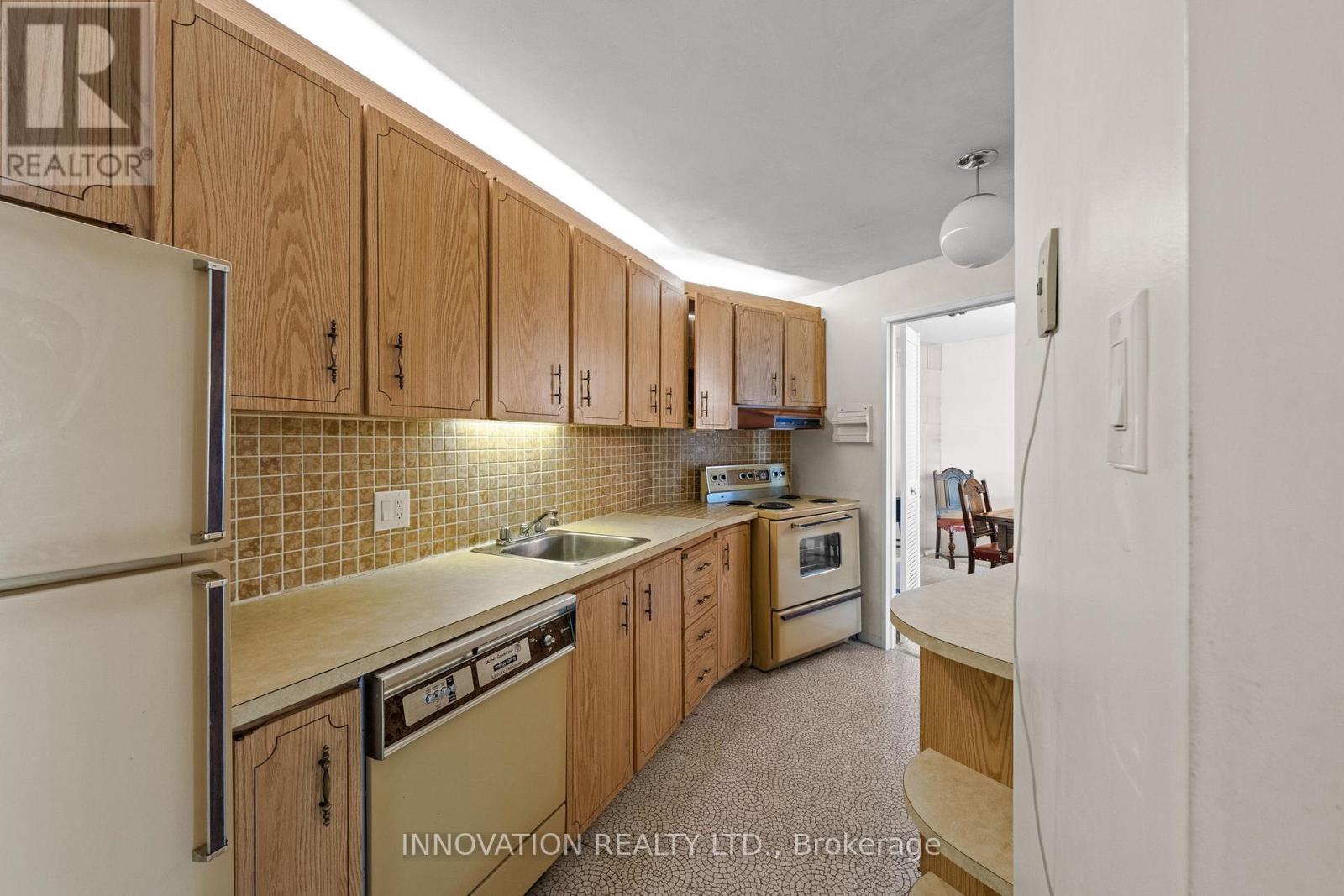 1905 - 1171 Ambleside Drive