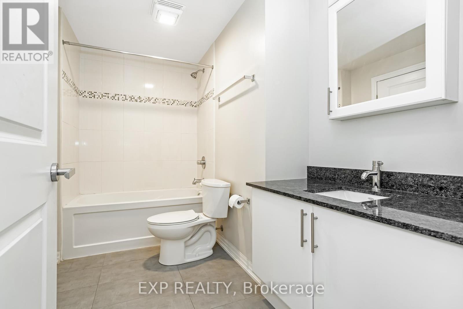 2606 - 242 Rideau Street