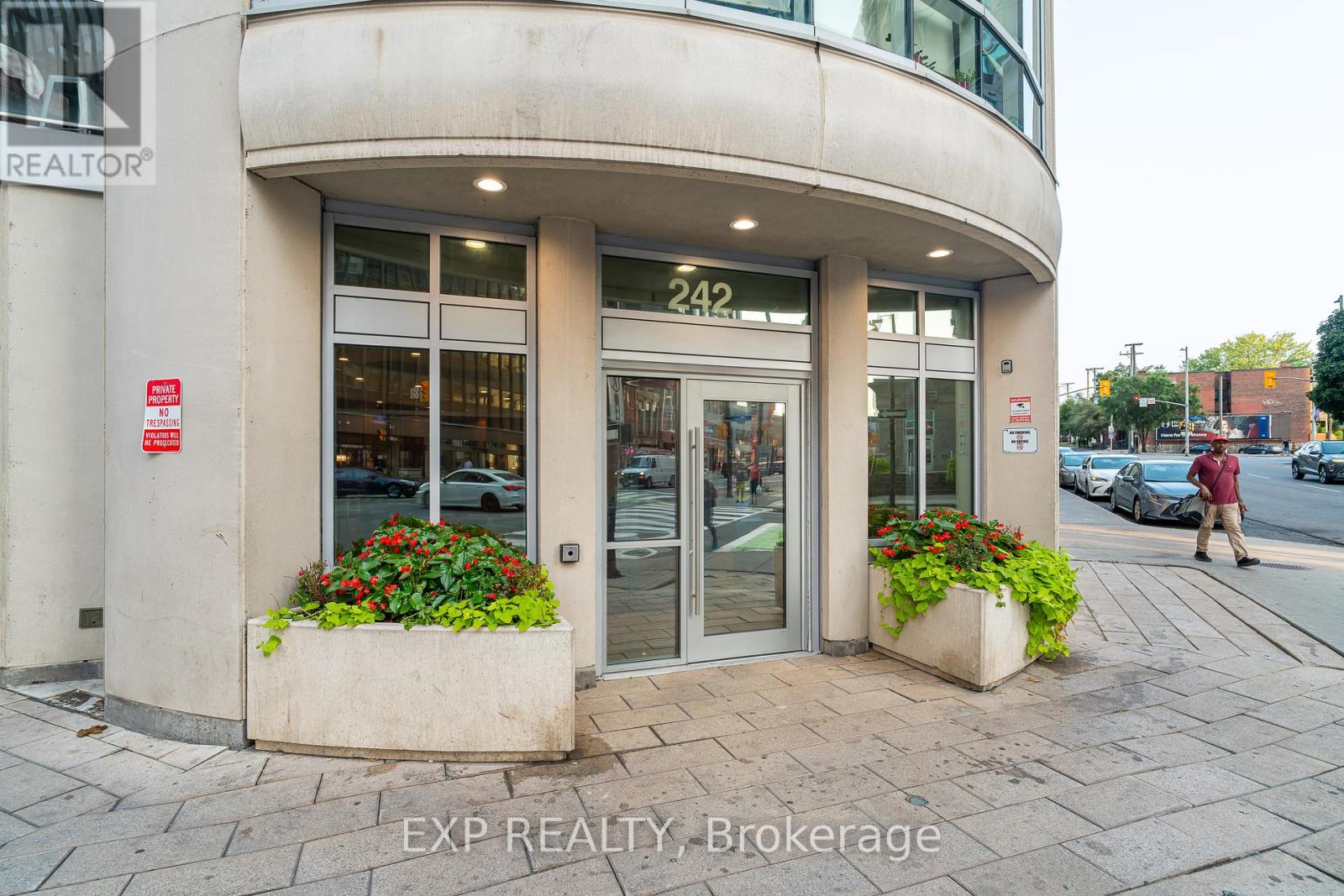 2606 - 242 Rideau Street
