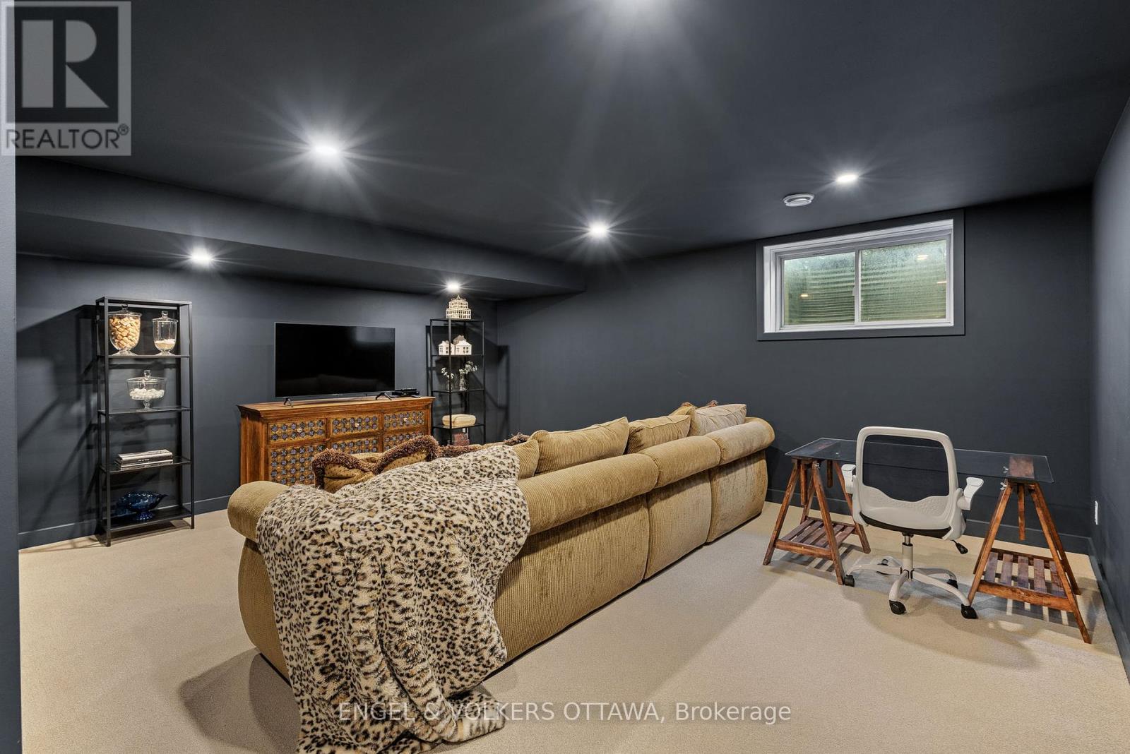 196 Hawkeswood Drive