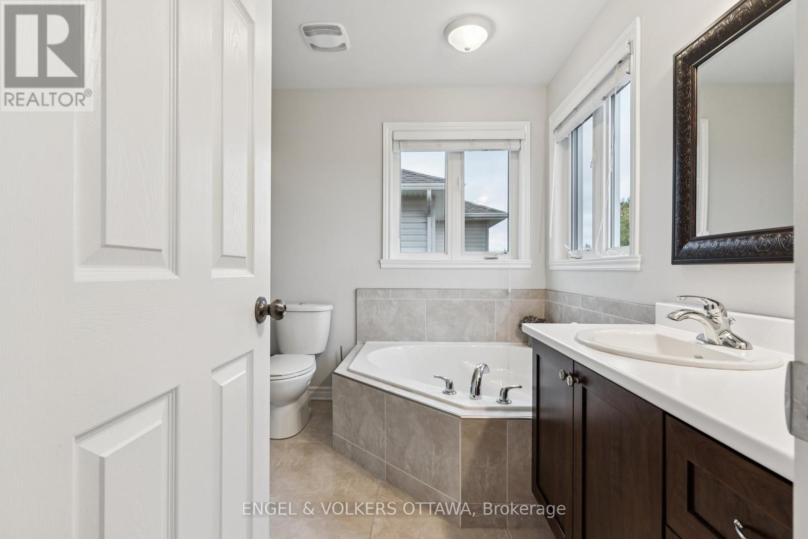 161 Des Pins Street
