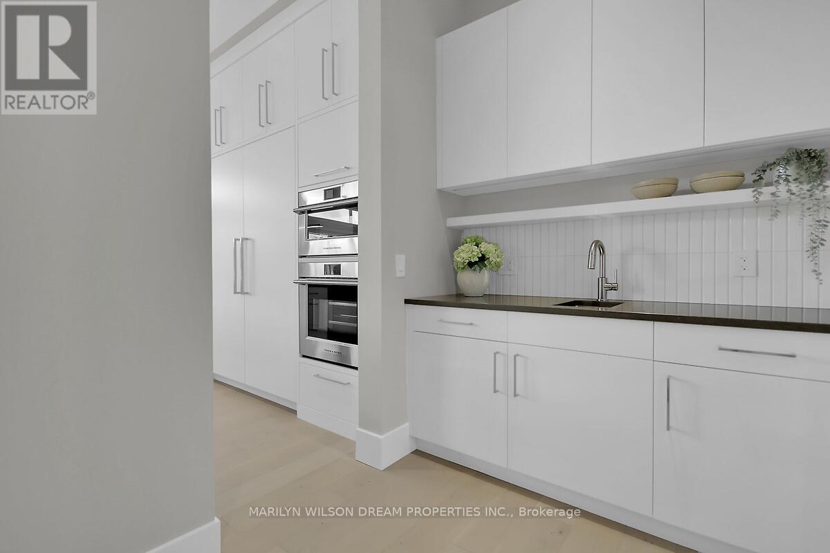 1070 Green Jacket Crescent