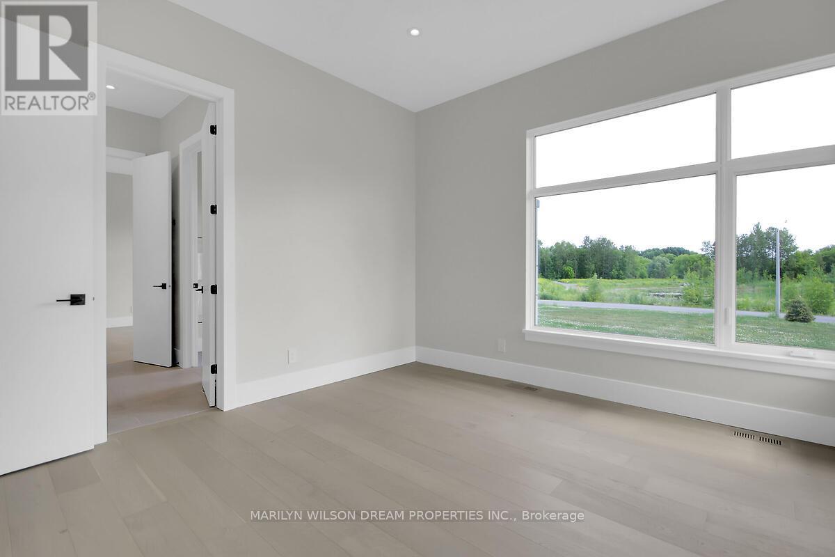 1070 Green Jacket Crescent