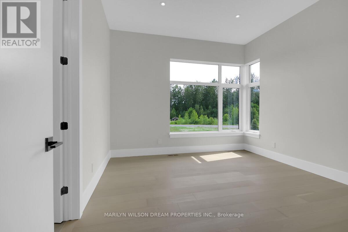 1070 Green Jacket Crescent