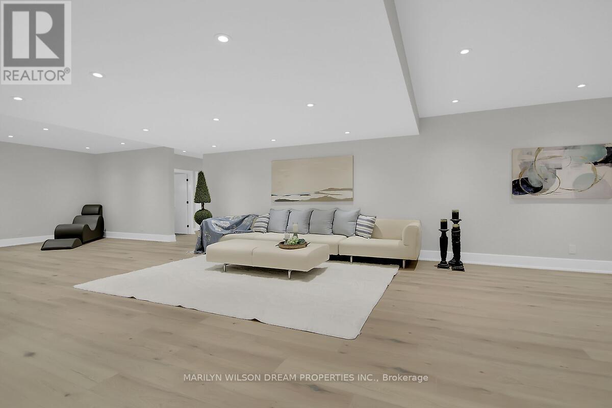 1070 Green Jacket Crescent