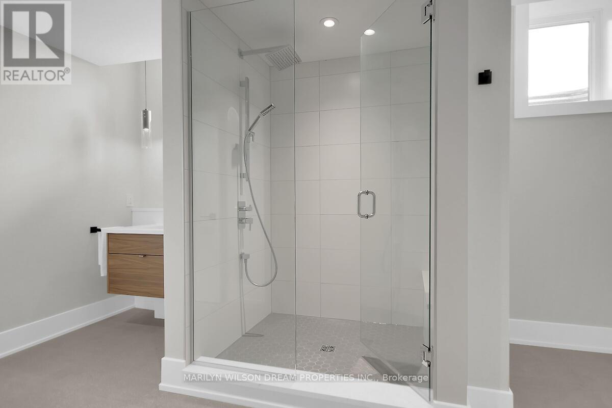 1070 Green Jacket Crescent