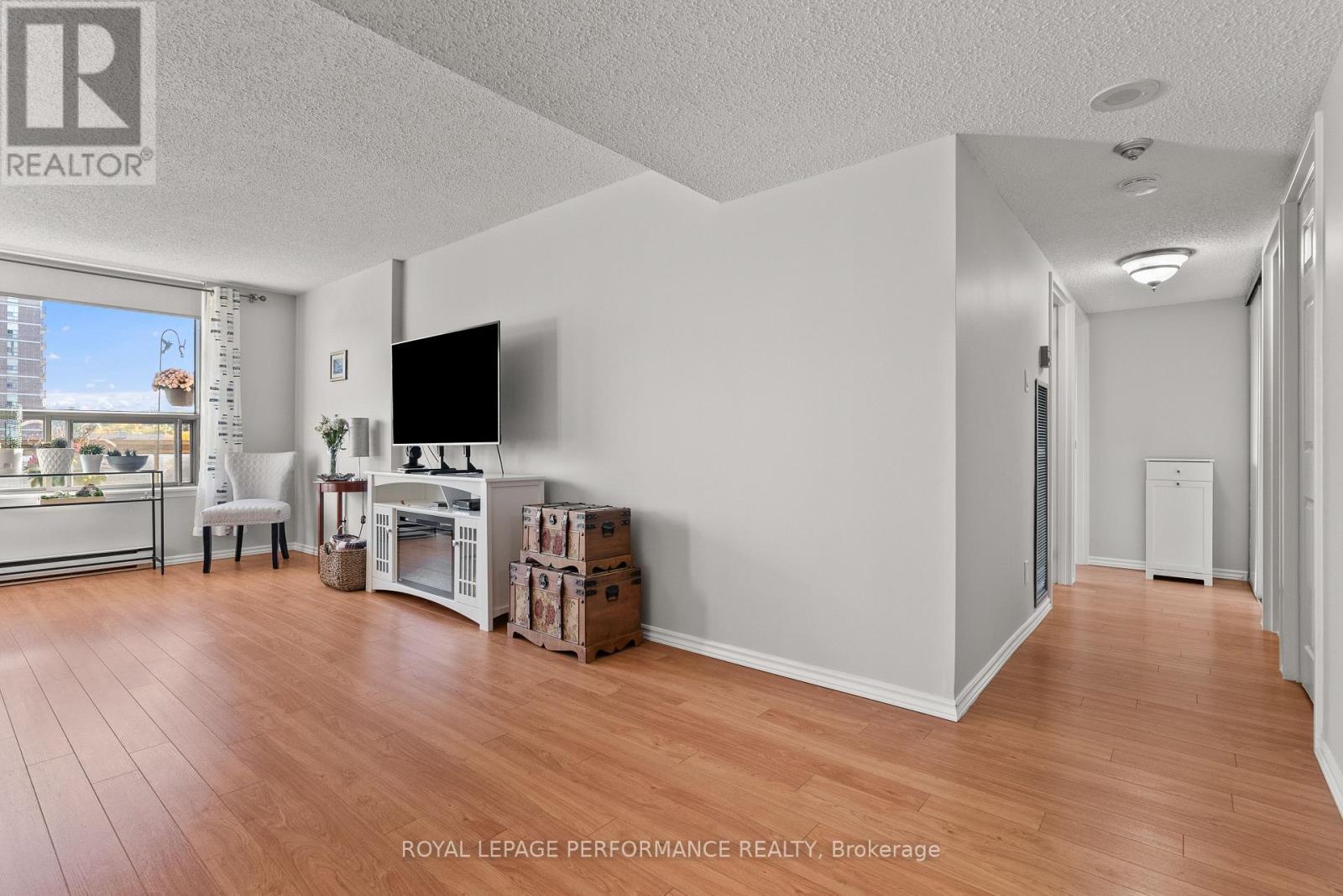 Unit #407 - 200 Lafontaine Avenue